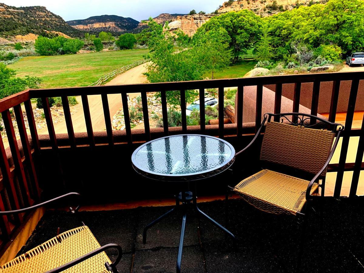Slot Canyons Inn Bed & Breakfast Ескаланте Екстериор снимка